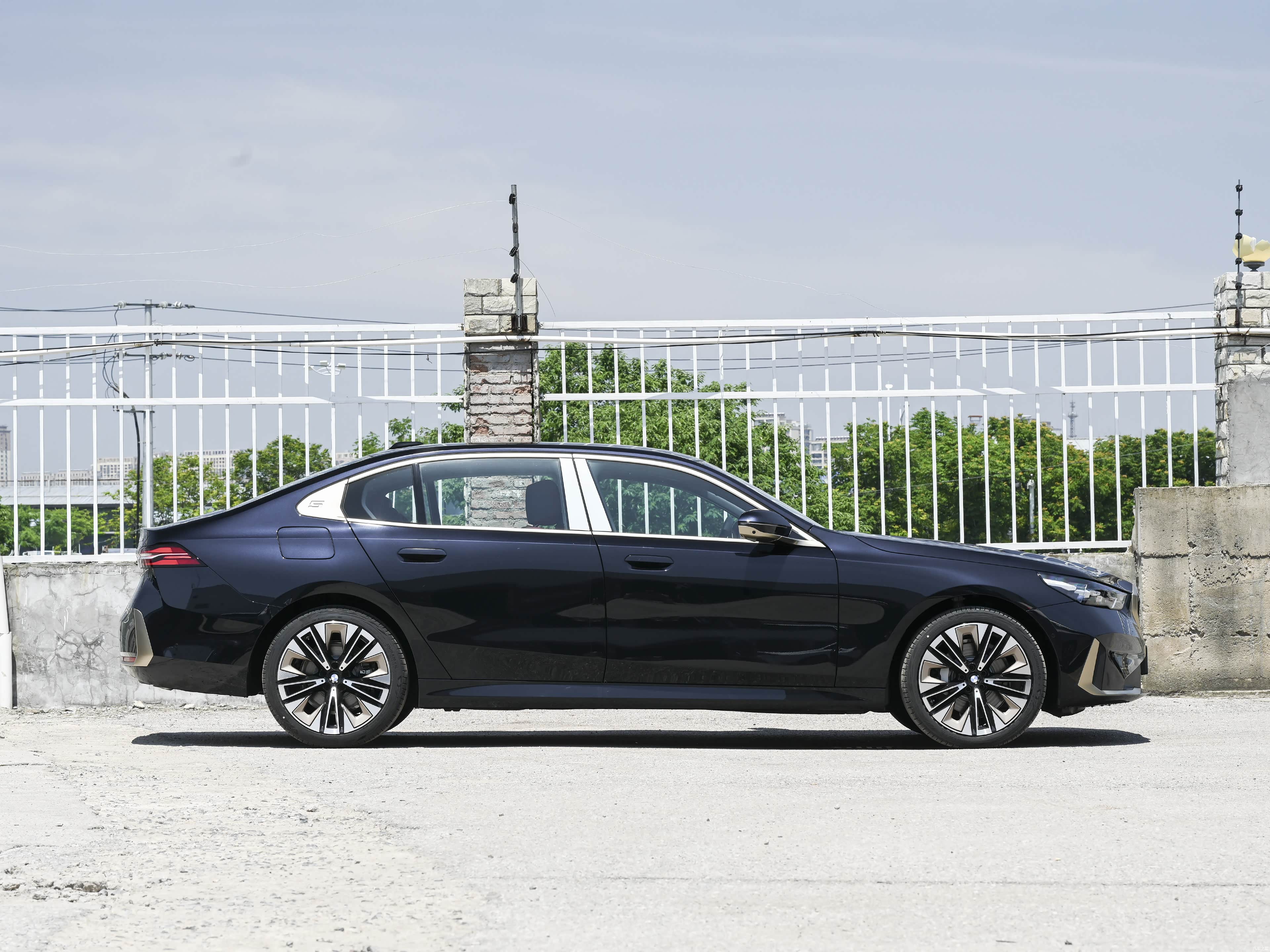 BMW 5 Series, миниатюра 8