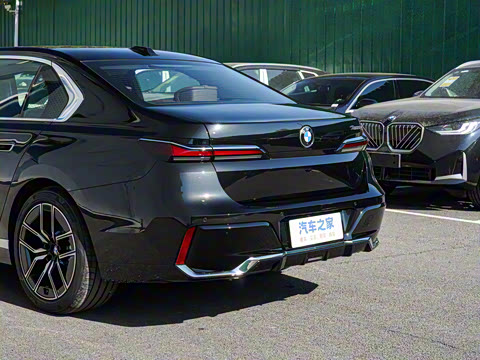 2026�� 735Li M�˶���װ