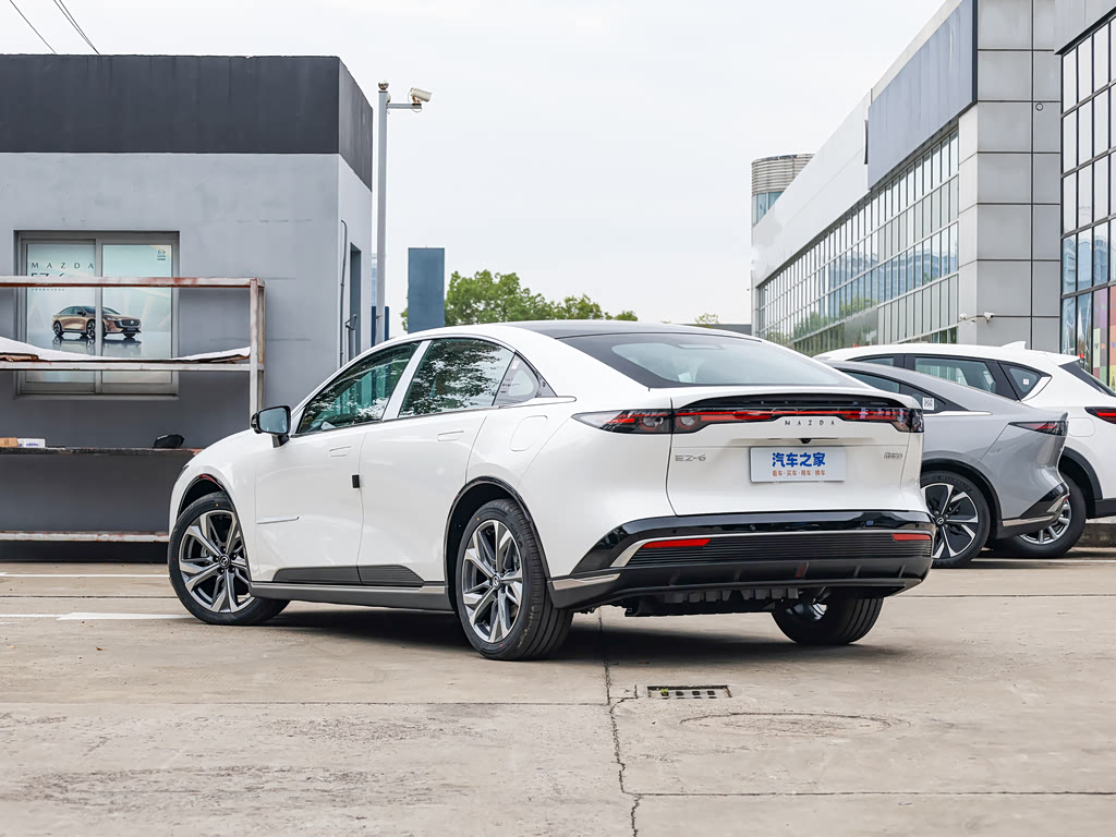 Mazda EZ-6, Лифтбек: фото поколения