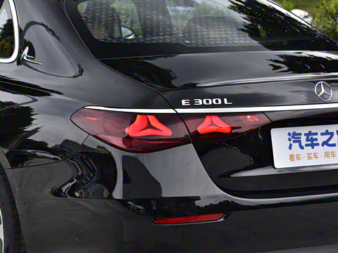 2026�� E 300 L ������