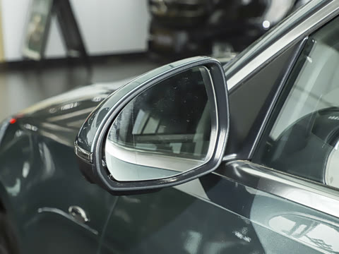 2025�� �Ŀ� C 350 eL