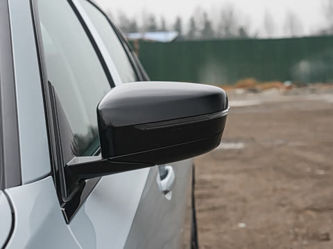 2026�� 330Li M�˶���ҹ��װ