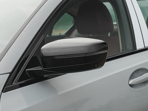 2026�� 330Li M�˶���ҹ��װ