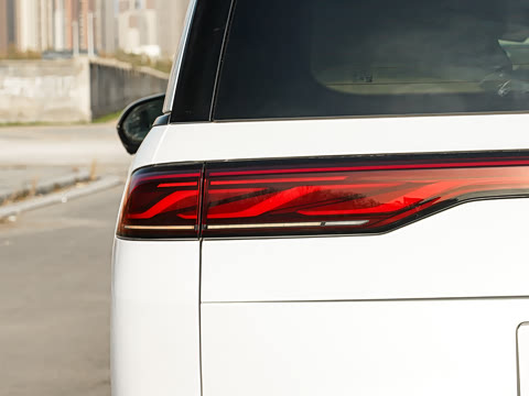 2026 DM-i 1.5T 218KM Խ