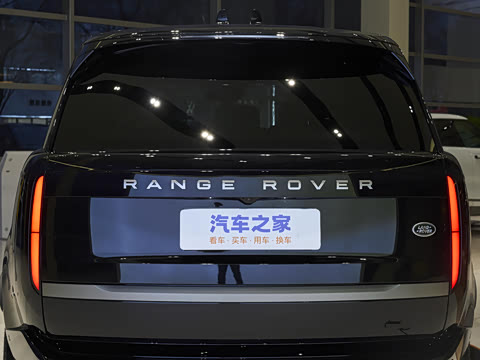 2026�� 3.0 L6 400PS SE�����