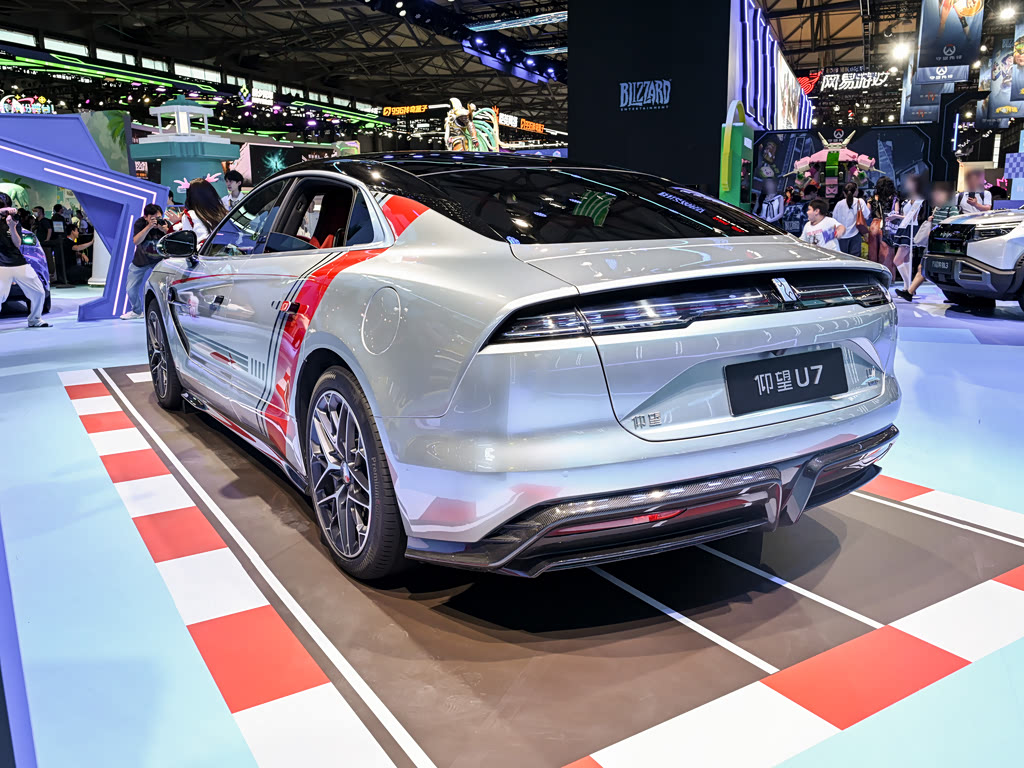 BYD Yangwang U7, Седан: фото поколения