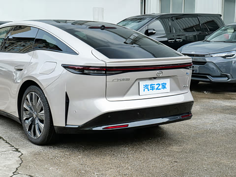 2026�� 700 Max