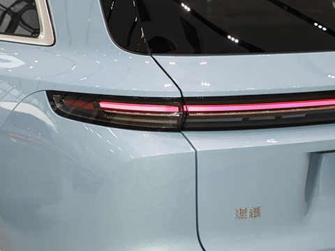 2025�� Pro ���ܻ��°�