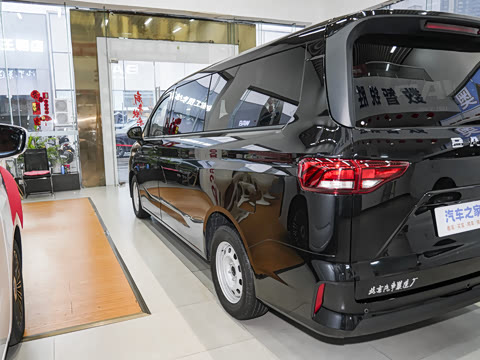 2026�� 2.0L �ֶ����ᾫӢ�� 7�� CNG