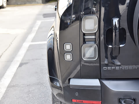 2026�� 110 3.0T P400 X-Dynamic SE