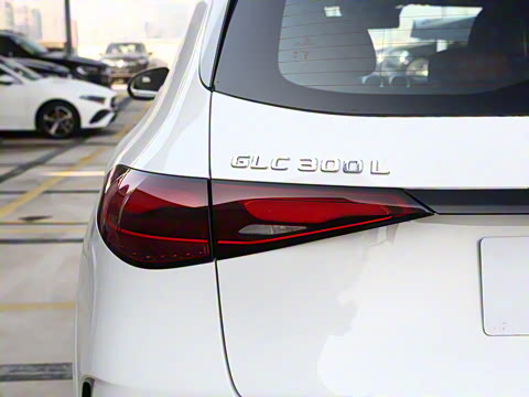 2026�� GLC 300 L 4MATIC ������ 5��