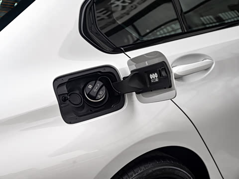 2026�� 330Li ������ M�˶���ҹ��װ