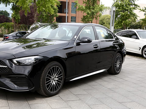 2026�� �Ŀ� C 260 L �˶���