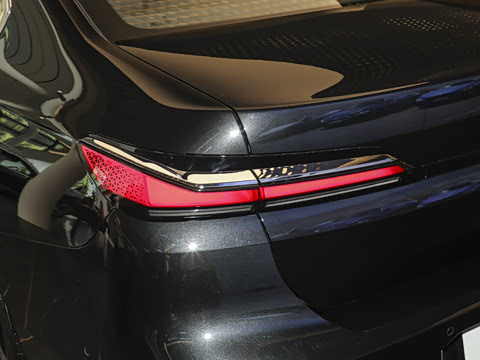 2026�� 740Li ������ M�˶���װ