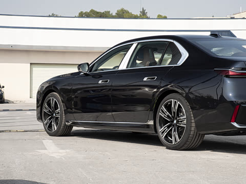 2026�� 740Li ������ M�˶���װ