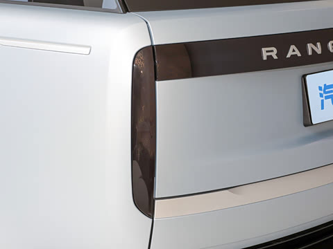 2026�� 3.0 L6 400PS AB�����