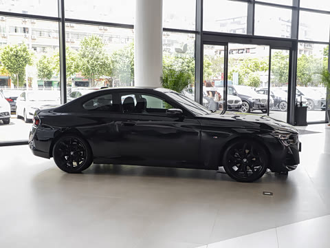 2026�� 225i M�˶���ҹ��װ