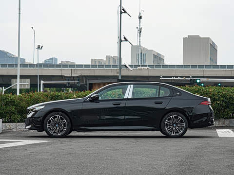 2026�� 530Li ������ M�˶���װ