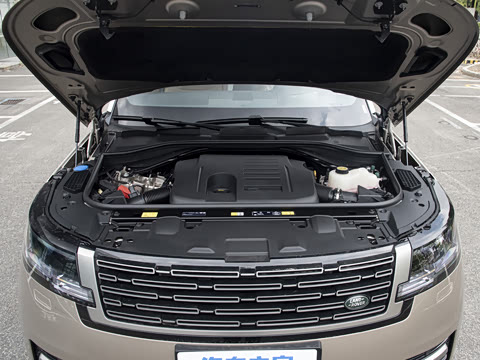 2026�� 3.0 L6 400PS SE�����