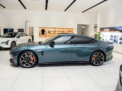 2025�� 702 ������ Ultra