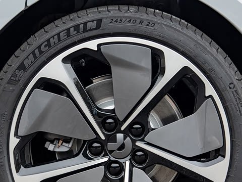 2026�� 100kWh Touring