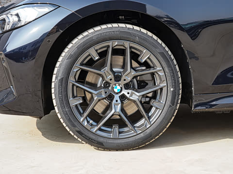 2026�� 330i M�˶���ҹ��װ