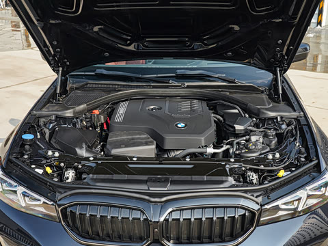 2026�� 330i M�˶���ҹ��װ