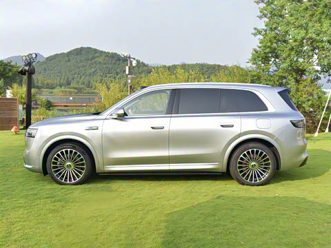 2025�� ���� Ultra ����������