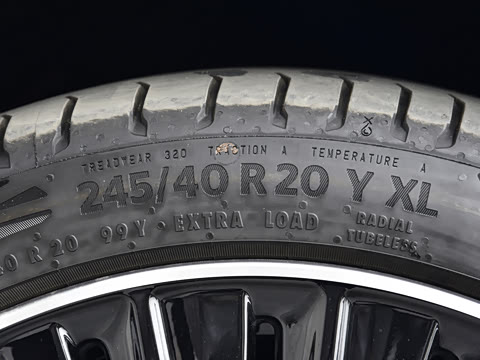 2026�� �Ŀ� E 300 �����˶���