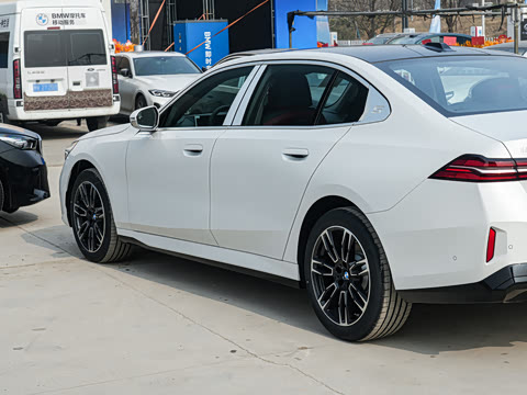 2026�� �Ŀ� 525Li M�˶���װ