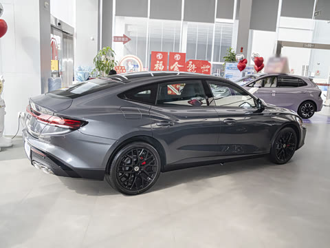 2026�� 2.0T Trophy+ �����˶���