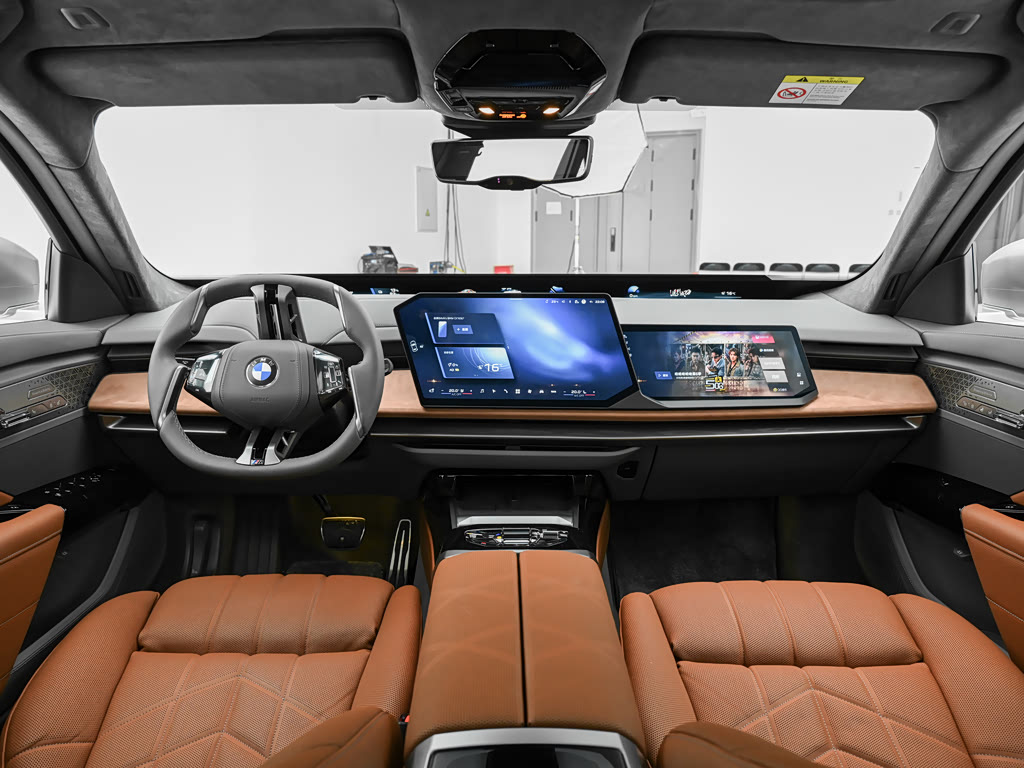 BMW i7 I (G70) Рестайлинг, Седан: фото поколения