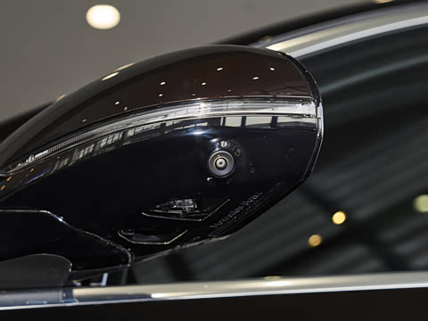 2026�� E 300 L ������