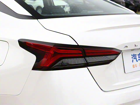 2025�� 2.0L XL-TLS ������