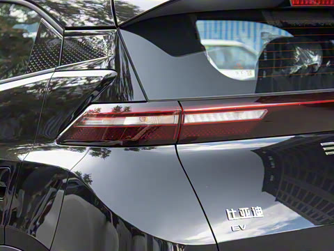 2025�� �Ǽݰ� 405km ���ڰ�