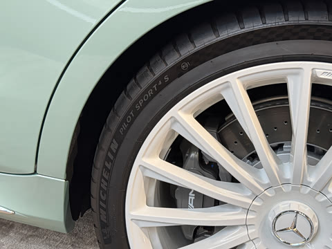 2025�� AMG S 63 L E Performance