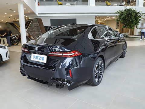 2026�� �Ŀ� 530Li xDrive M�˶���װ