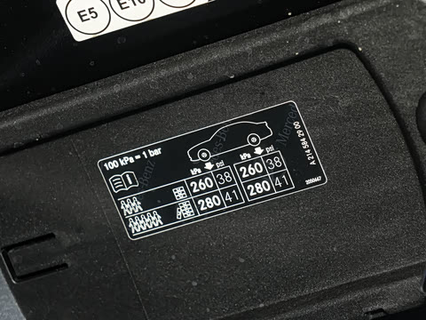 2026�� E 260 L �����