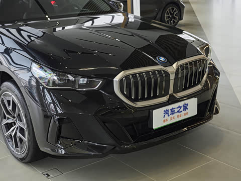 2026�� �Ŀ� eDrive 35L M�˶���װ