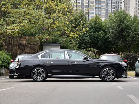 2026�� 740Li ������ M�˶���װ