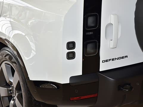 2026�� 110 3.0T P400 X-Dynamic HSE