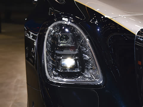 2026�� 4.0T V8��