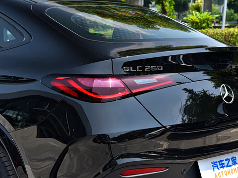 2026�� �Ŀ� GLC 260 4MATIC ����SUV