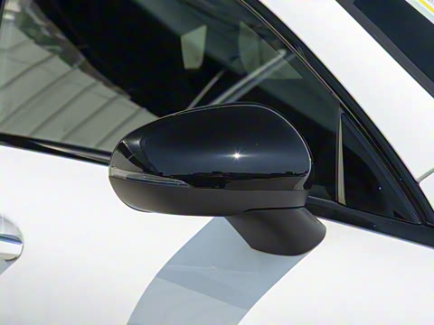 2025�� CLA 260 4MATIC ���ܳ�