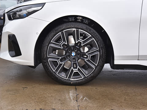 2026�� �Ŀ� 530Li ������ M�˶���װ