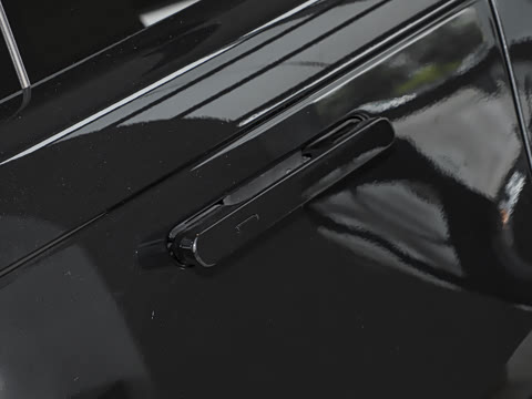 2025�� 3.0 L6 360PS ʢ����