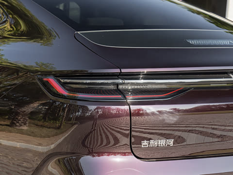 2026�� 225km EM-P Զ�����ǺӰ�+ҫҹ��װ