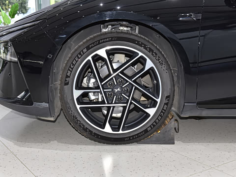 2025�� �������� Max �콢��