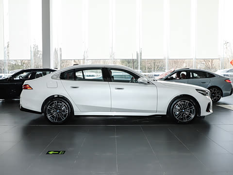 2026�� �Ŀ� 530Li ������ M�˶���װ