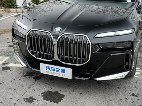 2026�� �Ŀ� 740Li ������ M�˶���װ